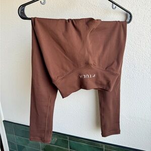 Ptula Valerie Legging. Size Small. NWT. Chestnut. Sold Out on Website. 23”inseam